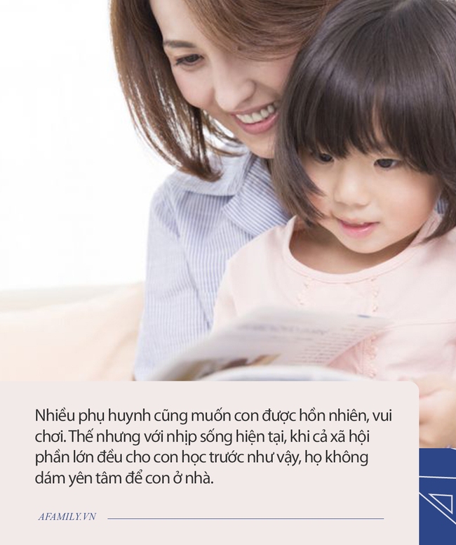 Phụ huynh có con sắp vào lớp 1: Với chương trình cải cách hiện nay, không cho con học chữ trước khác nào chưa biết bơi mà thả xuống nước? - Ảnh 1.