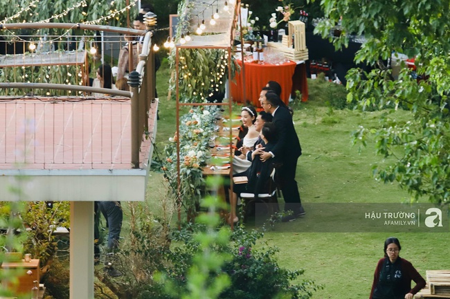 Những hình ảnh hiếm hoi của cô dâu Tóc Tiên và chú rể Hoàng Touliver trong tiệc cưới bí mật - Ảnh 6.