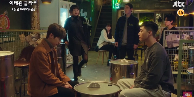 "Itaewon Class" tập 8: Ngọt ngào chưa được bao lâu, Park Seo Joon đã đuổi cổ Da Mi ra khỏi quán vì ăn nói quá phách lối - Ảnh 6.