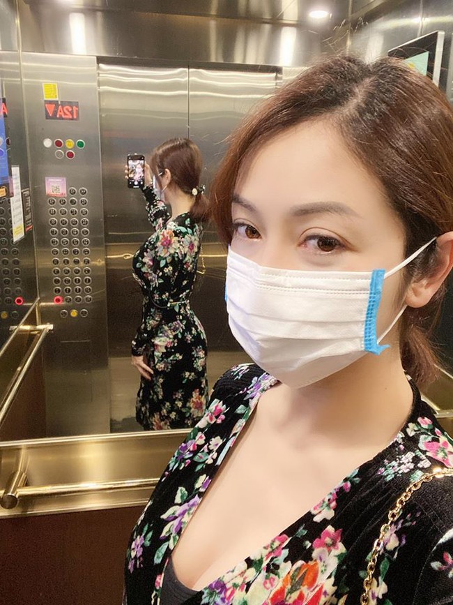 Jennifer Phạm đeo khẩu trang kín mít giữa mùa dịch: Thời trang ra đường mùa dịch Cô Rô Na.