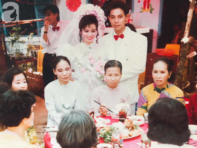 Người đàn ông Hà Nội mê mẩn cô gái Sài Gòn 16 tuổi trong chuyến công tác mà nên vợ nên chồng, 26 năm bên nhau vẫn hạnh phúc nhờ bí quyết: "Tất cả tài sản trong tay vợ" - Ảnh 1.