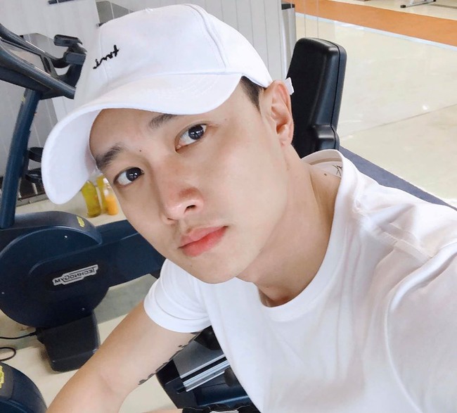 Quốc Trường tuyên bố: Quyết chí tập gym để con… tim mau có chủ.