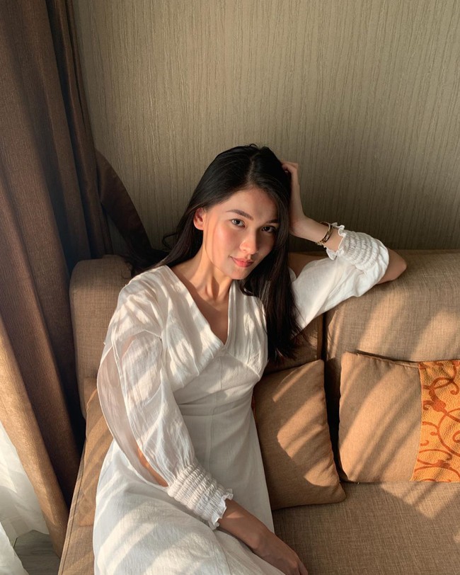 Á hậu Thùy Dung có bao ý tưởng diện váy đẹp xinh và thanh lịch thế này, chị em không tham khảo thì quá phí - Ảnh 2.