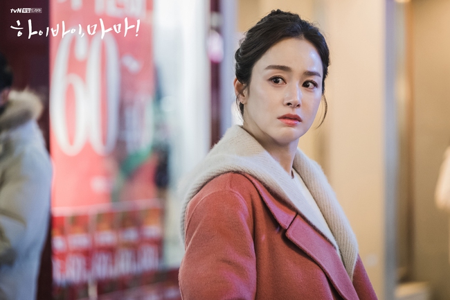 "Hi Bye, Mama": Trọn bộ ảnh xinh đẹp của Kim Tae Hee trong vai hồn ma, cảnh khóc cũng khiến người xem "tan chảy" - Ảnh 6.