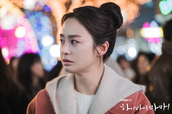 "Hi Bye, Mama": Trọn bộ ảnh xinh đẹp của Kim Tae Hee trong vai hồn ma, cảnh khóc cũng khiến người xem "tan chảy" - Ảnh 5.