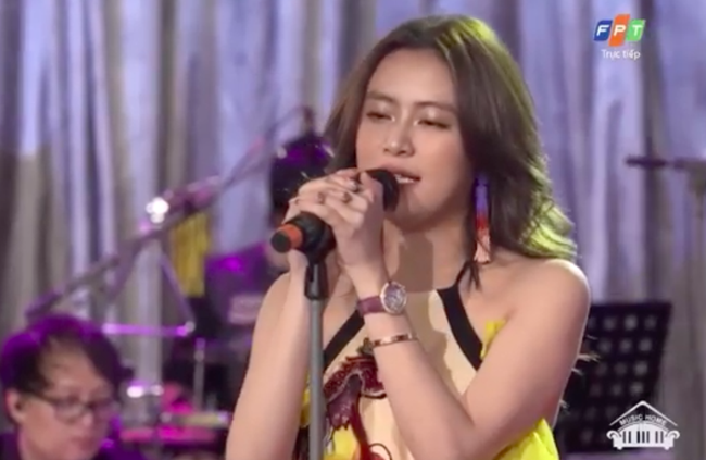 Hoàng Thùy Linh bị chỉ trích vì hát live kém, liên tục hụt hơi chênh phô   - Ảnh 7.