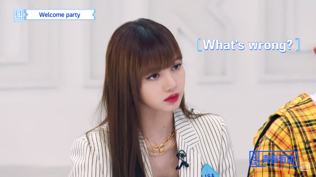 Lisa (BLACKPINK) bị chê dở tiếng Trung, ngơ ngác như người mất hồn vì không hiểu thí sinh nói gì - Ảnh 3.