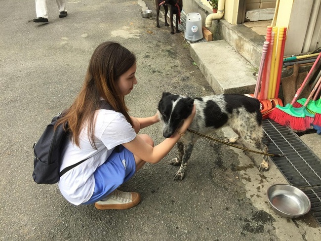 Từ quan niệm lỗi thời cho rằng trẻ nhỏ chỉ biết ăn và chơi, những bức ảnh chụp đầy ý nghĩa đã chứng minh điều ngược lại: Con chính là ‘chiến binh’ tí hon dũng cảm, sống đầy trách nhiệm - Ảnh 4.