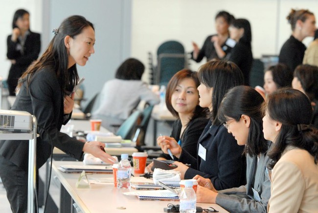 Miệng là cửa vào ra của phúc họa: Tổn thương người khác vì nhiều lời, chi bằng hội công sở ít nói lại đi! - Ảnh 2.