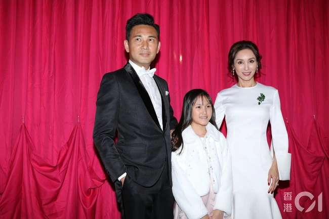 "Mối hận Kim Bình" trên TVB: Nữ chính là Hoa Đán giàu nhất Hồng Kông, cưới Lâm Văn Long đẹp trai còn làm sếp đài truyền hình - Ảnh 10.