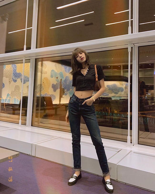 17 chiêu tạo dáng từ 4 "thánh" pose hình nhà Black Pink, bạn áp dụng thì sẽ nhận được bão like cho mỗi bức ảnh đăng Facebook - Ảnh 5.