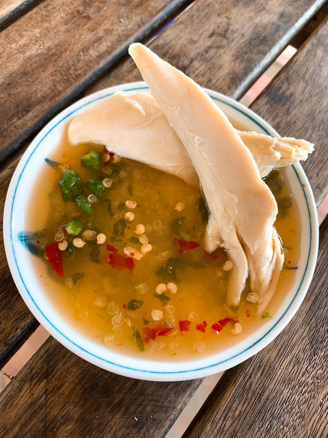 Lỡ miệng ăn một hũ sữa chua phô mai, Lê Phương than trời vì công sức giảm cân bao ngày "toang" trong tích tắc  - Ảnh 3.