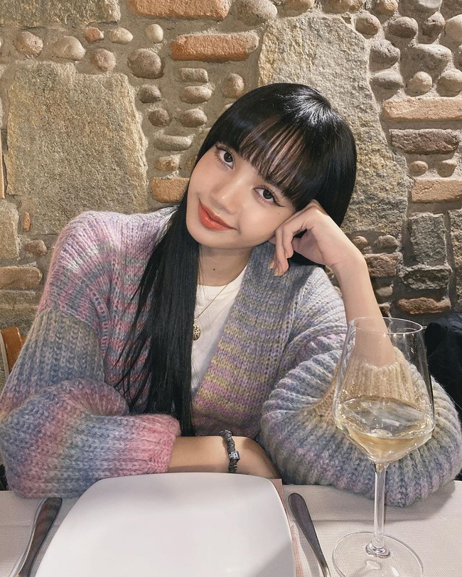 17 chiêu tạo dáng từ 4 "thánh" pose hình nhà Black Pink, bạn áp dụng thì sẽ nhận được bão like cho mỗi bức ảnh đăng Facebook - Ảnh 16.