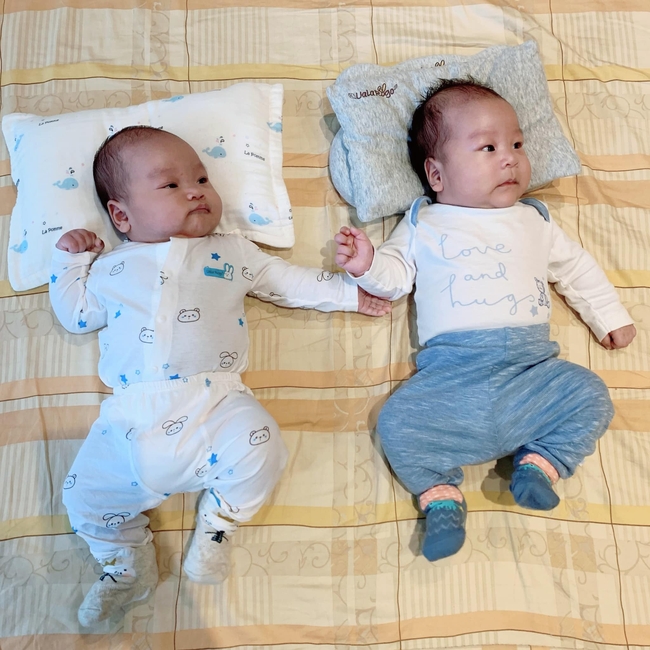 Hai nhóc tỳ sinh đôi nhà MC Thành Trung mới hơn 3 tháng đã nặng 7-8kg, mẹ Ngọc Hương chăm kiểu gì mà khéo thế này? - Ảnh 3.