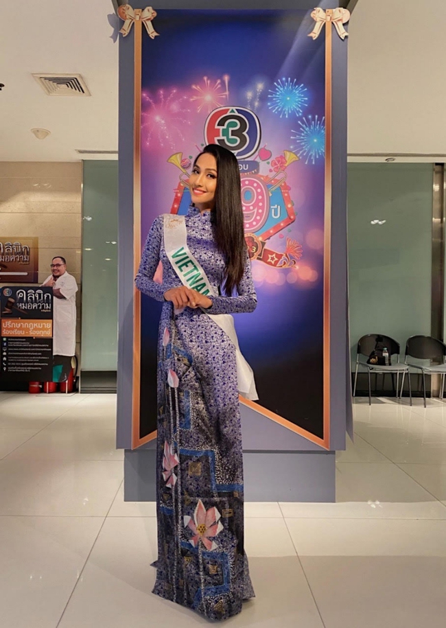Xuất hiện trên sóng truyền hình Thái Lan, Hoài Sa ghi điểm với tà áo dài Việt Nam tại Hoa hậu chuyển giới quốc tế 2020 - Ảnh 3.