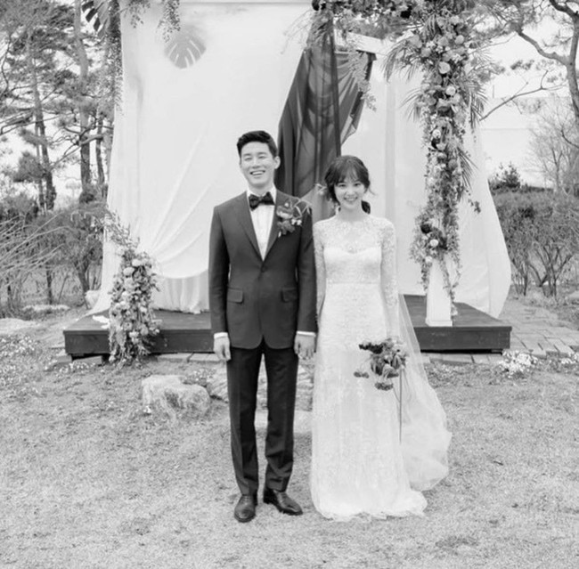 Bộ ảnh cuộc sống đời thường cặp vợ chồng mỹ nhân "Mặt trăng ôm mặt trời" gây sốt mạng xã hội Hàn Quốc, nhìn là muốn kết hôn liền - Ảnh 7.