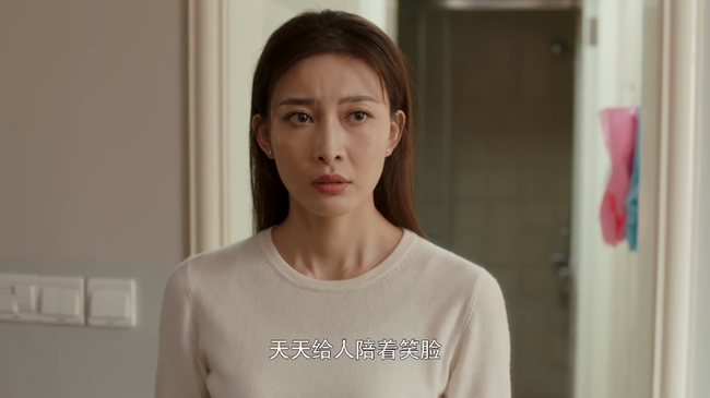 "Nữ nhân bán nhà": Tôn Lệ hôn trán La Tấn khiến fan xuýt xoa về mối tình trung niên U40 - Ảnh 6.