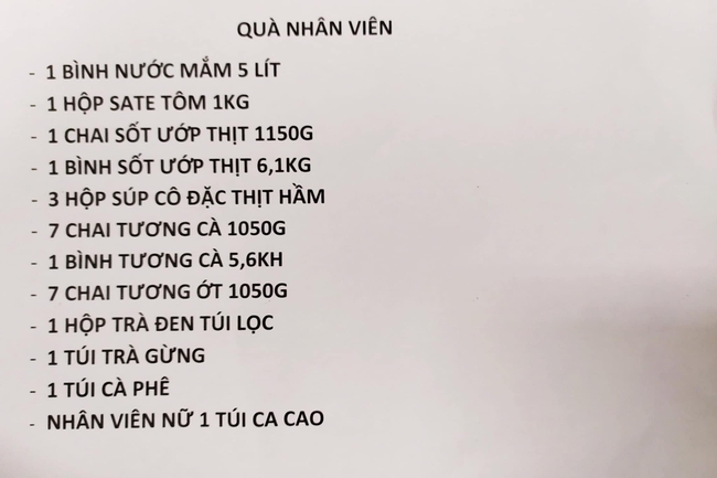 Khoe quà công ty mùa dịch, cô nàng khiến cư dân mạng hãi hùng vì được tặng 6kg sốt ướp thịt nhưng chẳng thấy thịt đâu! - Ảnh 1.