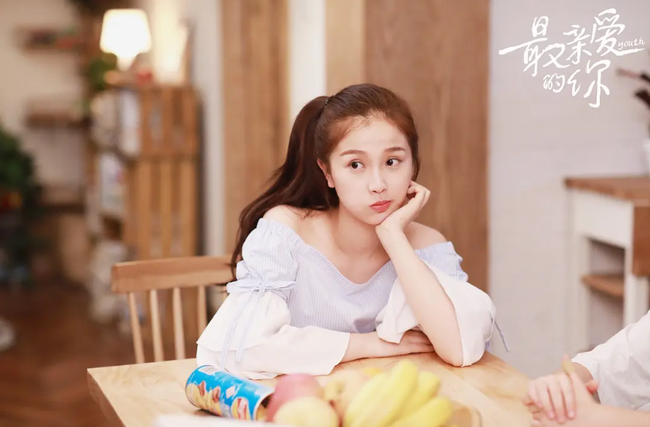Trước khi ghép couple với Thái Từ Khôn, Ngu Thư Hân từng bị bạn diễn đồng giới cưỡng hôn táo bạo - Ảnh 3. Trước khi ghép couple với Thái Từ Khôn, Ngu Thư Hân từng bị bạn diễn đồng giới cưỡng hôn táo bạo - Ảnh 3.
