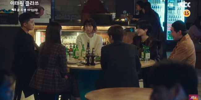 "Itaewon Class": "Điên nữ" Da Mi bật khóc nói lời yêu với Park Seo Joon, dù bị phũ trước mặt Soo Ah - Ảnh 2.