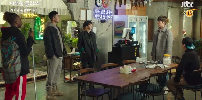 "Itaewon Class": "Điên nữ" Da Mi bật khóc nói lời yêu với Park Seo Joon, dù bị phũ trước mặt Soo Ah - Ảnh 8.
