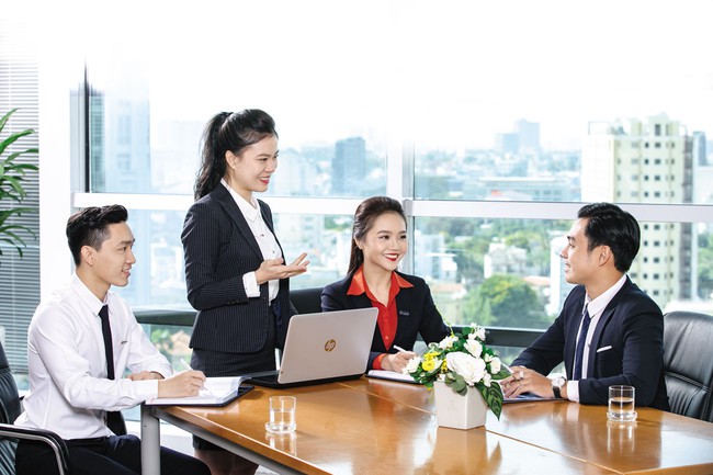 Sếp yêu cầu ứng viên cầm tiền đi chợ để chọn vị trí kế toán trưởng nhưng bất ngờ là quyết định cho cô nàng đã làm theo cách khiến ai cũng ngã ngửa!  - Ảnh 1.