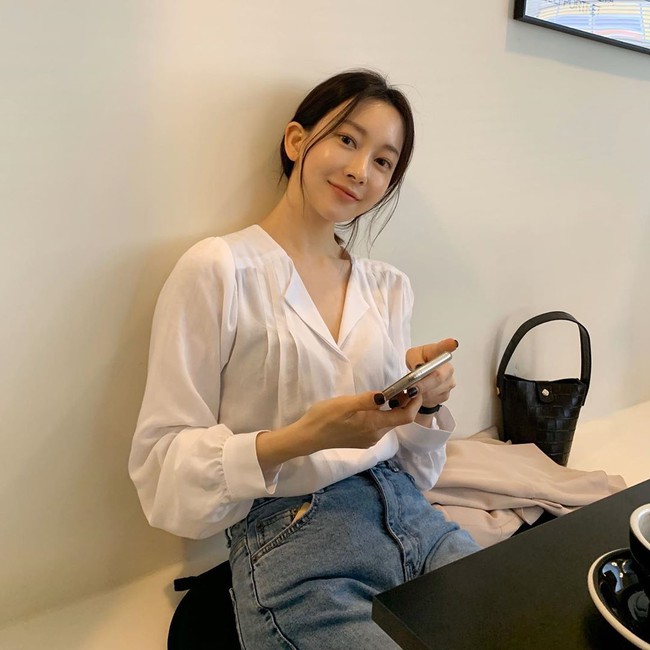 Để không bị chê "trông chẳng ra thể thống gì" khi họp online, nàng công sở hãy ghim 4 tips hoàn thiện phong cách sau - Ảnh 5.