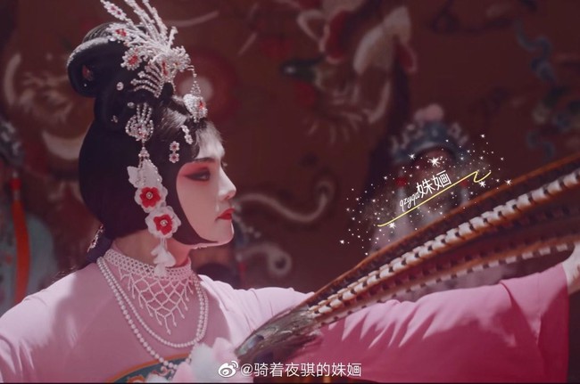 "Bên tóc mai không phải Hải Đường Hồng": Chiếm No.1 lượt xem, tình địch của Xa Thi Mạn là đàn ông mà đẹp hơn gái 18 - Ảnh 11.