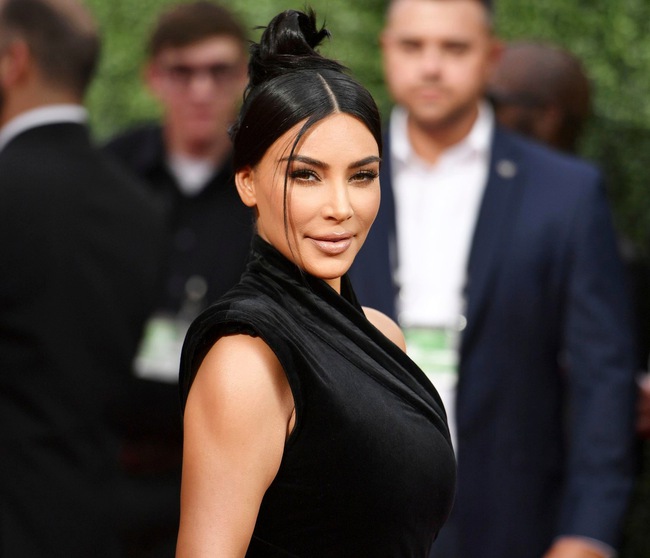 Vén màn công thức bí mật giúp Kim Kardashian từ "người hầu" theo sau Paris Hilton trở thành nữ hoàng tạo nên “đế chế tỷ đô” - Ảnh 6.