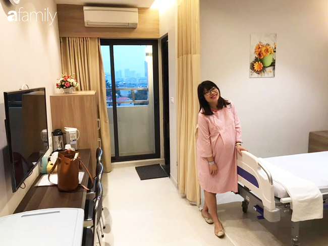 Mẹ Hà Nội đi đẻ "sướng như tiên" hết 32 triệu: Phòng nghỉ tiện nghi, bác sĩ quan tâm thường xuyên, xuất viện có xe đưa về - Ảnh 1.