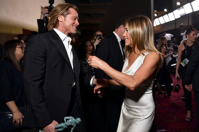 Angelina Jolie có động thái đầu tiên sau khi Brad Pitt dính tin đồn tái hợp cùng vợ cũ Jennifer Aniston - Ảnh 3.