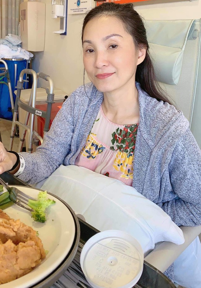 "Phượng Khấu" bị chê lồng tiếng: Đạo diễn kể sự thật Hồng Đào bị suy nhược cơ thể phải điều trị ở Mỹ - Ảnh 3.