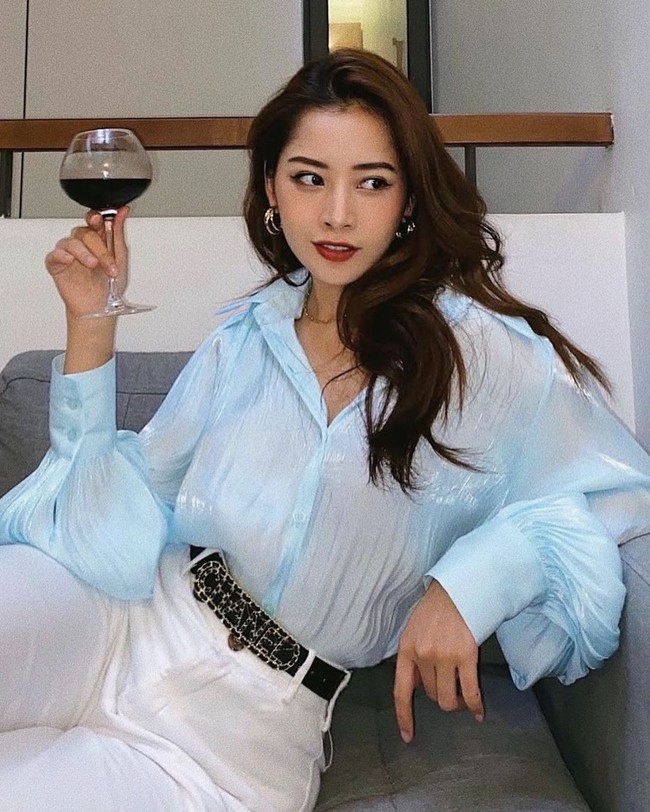Chi Pu lên đồ với tông màu tươi mát để chụp hình sống ảo.
