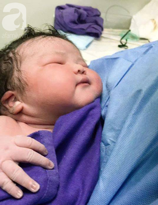 Quảng Ninh: Bé gái sơ sinh nặng kỷ lục 6.1kg vừa chào đời - Ảnh 4.