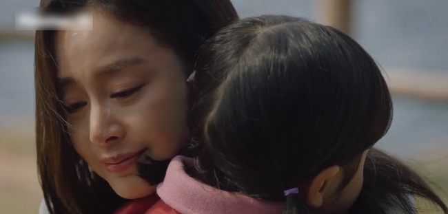 "Hi Bye, Mama" tập cuối: Kim Tae Hee bật khóc khi nghe được tiếng gọi "mẹ", quyết định lấy cái chết để cứu con gái - Ảnh 3.