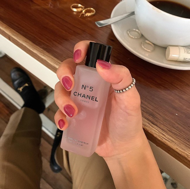 Chụp mặt xinh mãi chắc sẽ chán, giờ chị em hãy khoe ngay bộ nail "nhà làm" theo 13 cách cực kỳ sang chảnh tinh tế sau  - Ảnh 6.