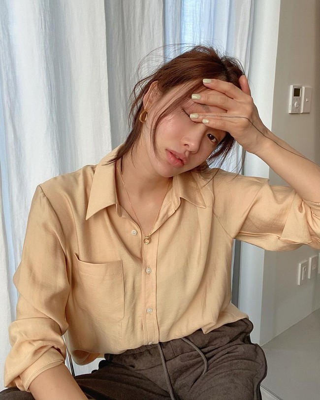 Chụp mặt xinh mãi chắc sẽ chán, giờ chị em hãy khoe ngay bộ nail "nhà làm" theo 13 cách cực kỳ sang chảnh tinh tế sau  - Ảnh 8.