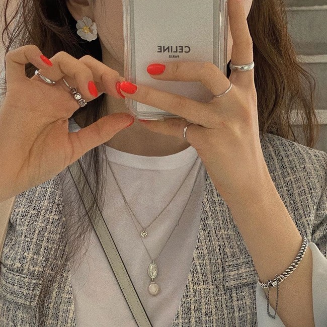 Chụp mặt xinh mãi chắc sẽ chán, giờ chị em hãy khoe ngay bộ nail "nhà làm" theo 13 cách cực kỳ sang chảnh tinh tế sau  - Ảnh 9.