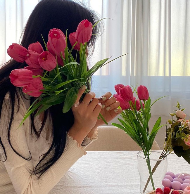 Chụp mặt xinh mãi chắc sẽ chán, giờ chị em hãy khoe ngay bộ nail "nhà làm" theo 13 cách cực kỳ sang chảnh tinh tế sau  - Ảnh 11.