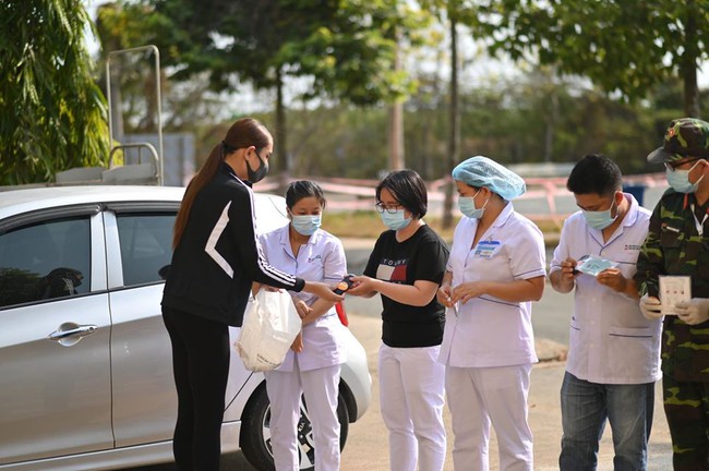 Võ Hoàng Yến chính thức kết thúc 14 ngày cách ly, trước khi về nhà còn để lại hình ảnh đẹp - Ảnh 3.