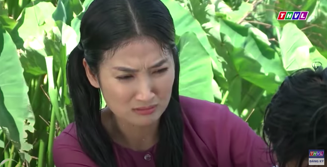 "Luật trời": Bích gào khóc thảm thiết khi Tiến ngã xuống sông, nửa đêm còn đỏ mặt nhớ về cậu chủ  - Ảnh 7.