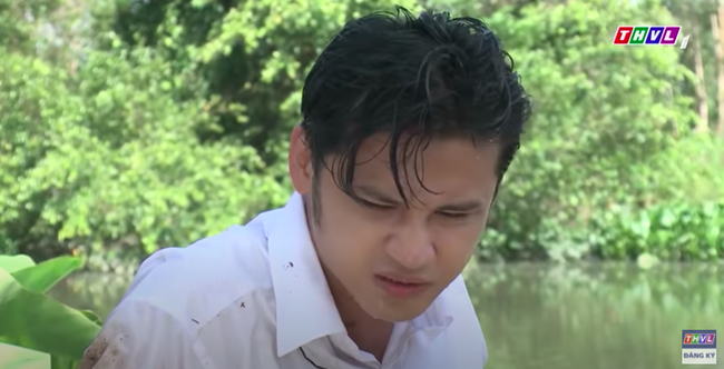 "Luật trời": Bích gào khóc thảm thiết khi Tiến ngã xuống sông, nửa đêm còn đỏ mặt nhớ về cậu chủ  - Ảnh 8.