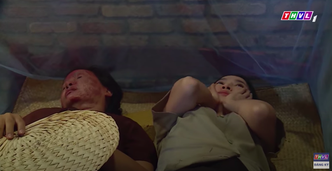 "Luật trời": Bích gào khóc thảm thiết khi Tiến ngã xuống sông, nửa đêm còn đỏ mặt nhớ về cậu chủ  - Ảnh 9.