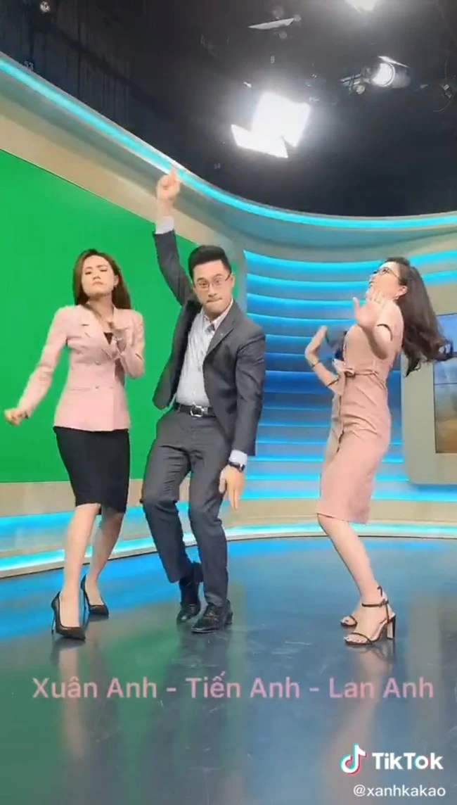 BTV Xuân Anh đăng video nhảy cực "lầy" cùng đồng nghiệp ngay tại trường quay, chẳng ai ngờ sau giờ làm việc vất vả lại là phút giây giải trí thú vị đến vậy - Ảnh 3.