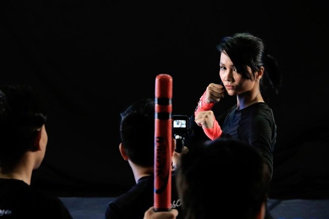 Siêu mẫu quốc tế Jessica Minh Anh đóng phim cùng Hoa hậu H'Hen Niê: An tâm vì đã bay về Việt Nam ngay trước dịch Covid-19 - Ảnh 4.