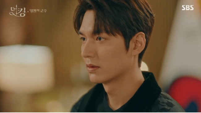 "Quân vương bất diệt" tập 4: Tan chảy cảnh Lee Min Ho ôm Kim Go Eun vào lòng, cưỡi ngựa bước vào thế giới chỉ có đôi ta - Ảnh 2.