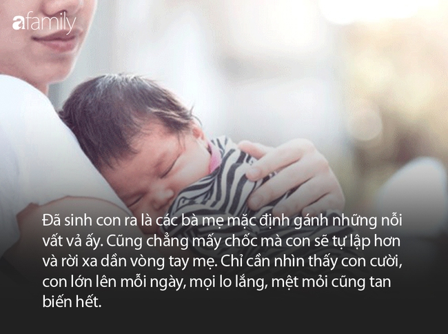 Thấy bà mẹ địu hai con "búp bê" cùng lúc, nhiều người nghĩ cô có vấn đề về tâm lý, biết sự thật thì ai cũng hiểu ra vấn đề - Ảnh 3.