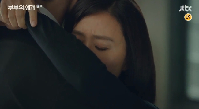 "Thế giới hôn nhân": Kim Hee Ae rơi nước mắt khi chứng kiến chồng mây mưa với "tiểu tam" ngay trong đám tang của mẹ - Ảnh 5.
