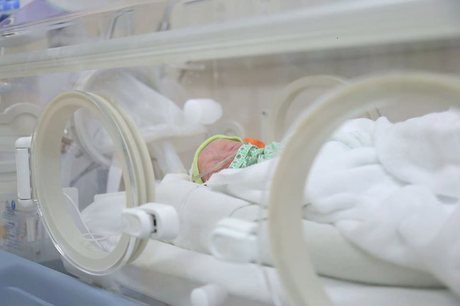 Bệnh viện Đa khoa Đức Giang phẫu thuật lấy thai cho sản phụ sinh 3 khi đang cách ly  - Ảnh 1.