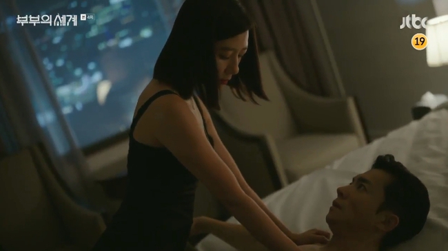 "Thế giới hôn nhân": "Ông ăn chả, bà ăn nem", Kim Hee Ae lên giường với cả bạn thân của chồng để trả thù - Ảnh 6.